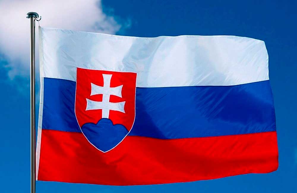 Флаг и герб Словакии: история, значение