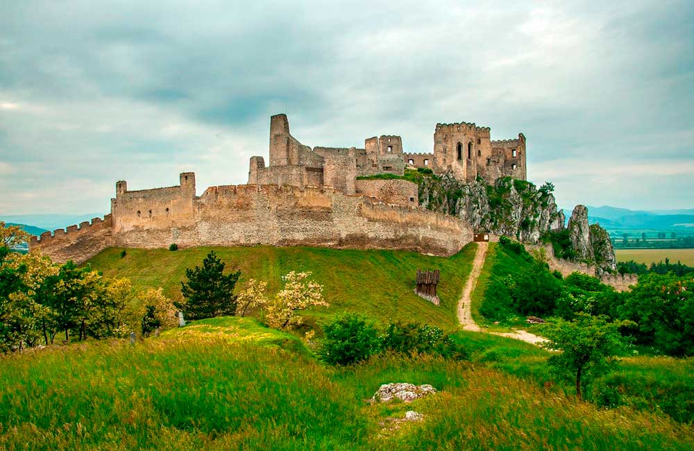 Замок Бецков в Словакии: история, описание